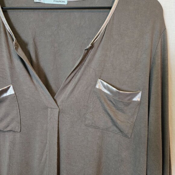 Maurices long-sleeve t-shirt womens Medium taupe v-neck pocket - Picture 5 of 8